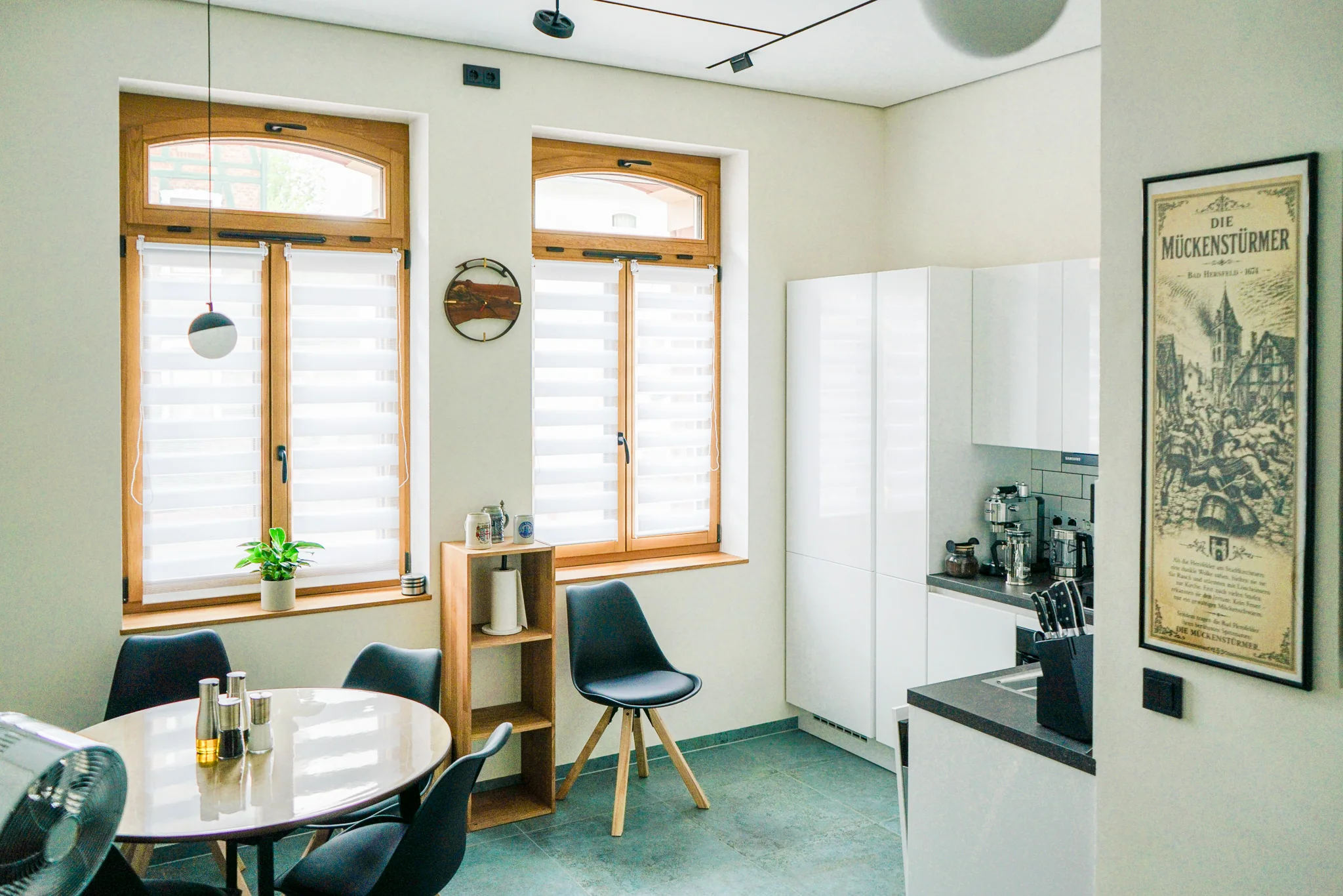 Essplatz, Arbeitsplatz und Küche der Oak Suite