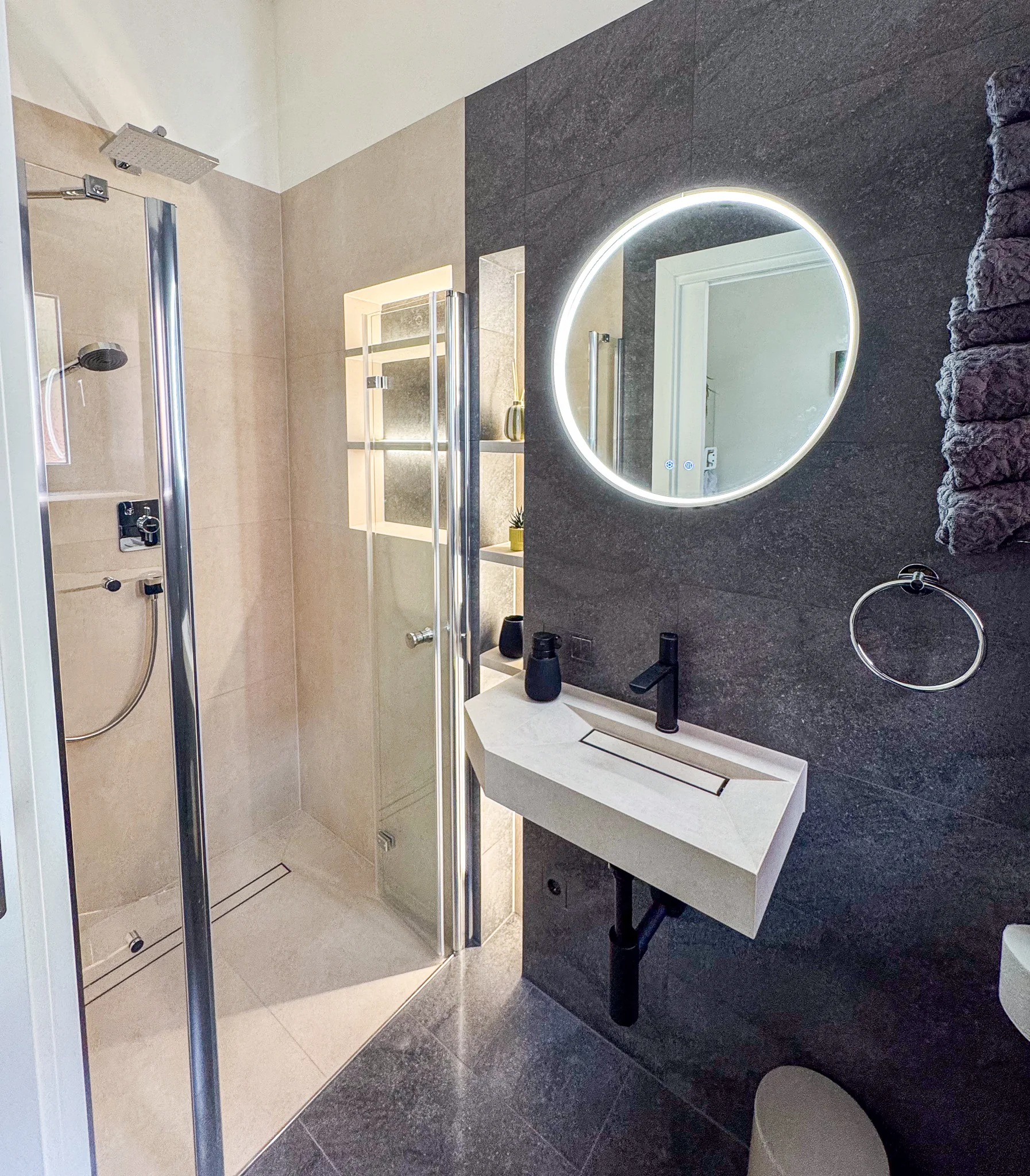 Dusche und Waschplatz